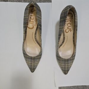 Circus by Sam Edelman Black and Cream Heels